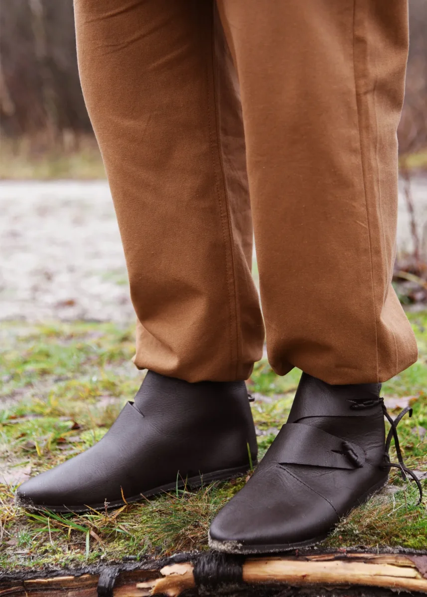 Scarpe alto medievali, con bottoni, cuoio scuro - immagine 3